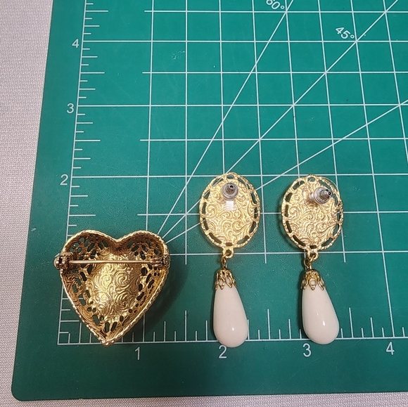 1928 Vintage Glass Hand Painted Heart Brooch and Earrings - Picture 5 of 9